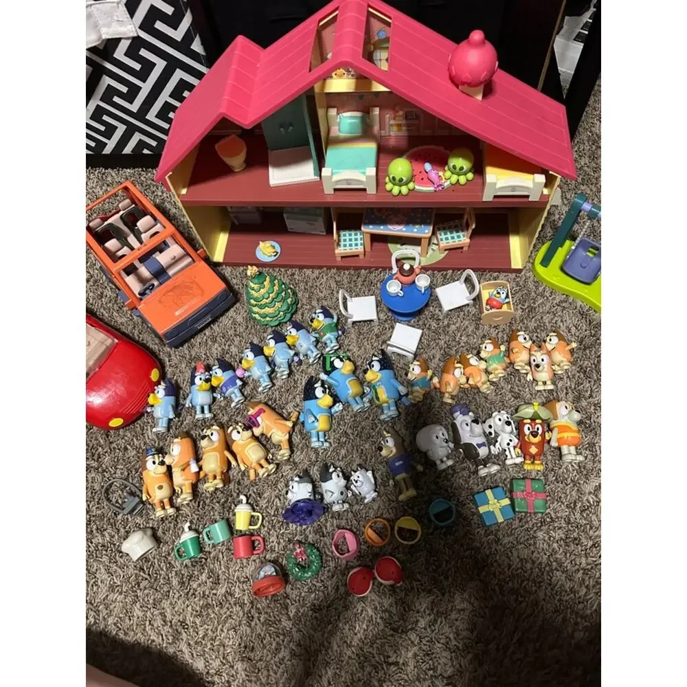 Well loved Bluey Play House and Accessories